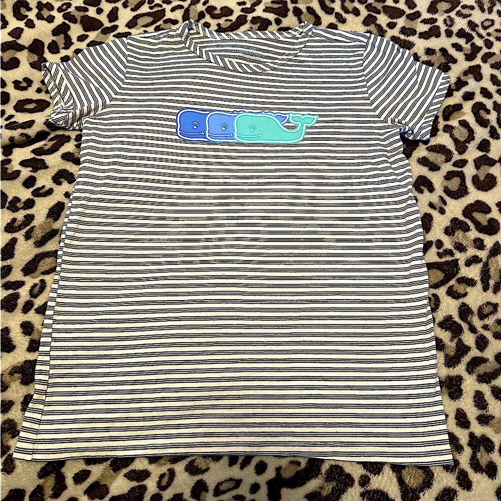 EXCELLENT/LIKE NEW/PRE-OWNED condition VINEYARD VINES girl’s whale tee